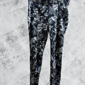 NWOT Time And Tru Black and White Tie-Dye Size L Jeggings